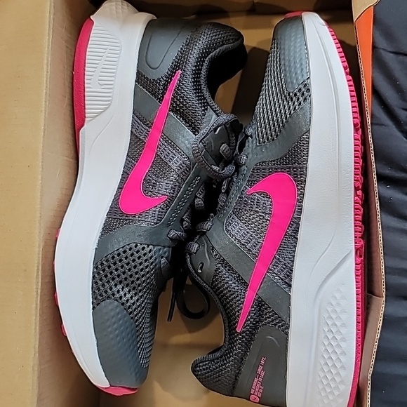 NEW Nike Run Swift 2 Women's Running Shoes Size 5 - Picture 1 of 4